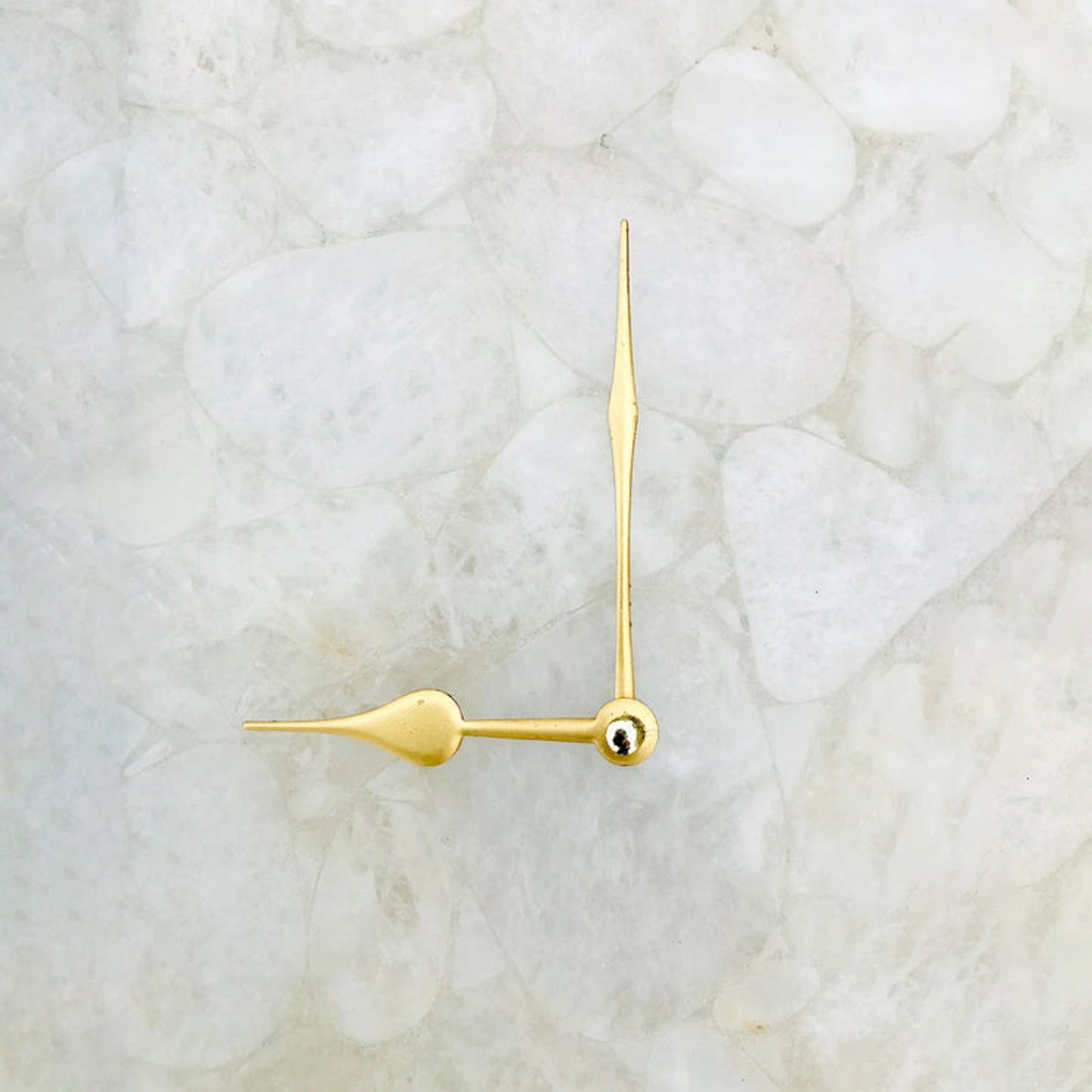 Luksusowy Zegar Ścienny z Białego Kryształowego Agatu