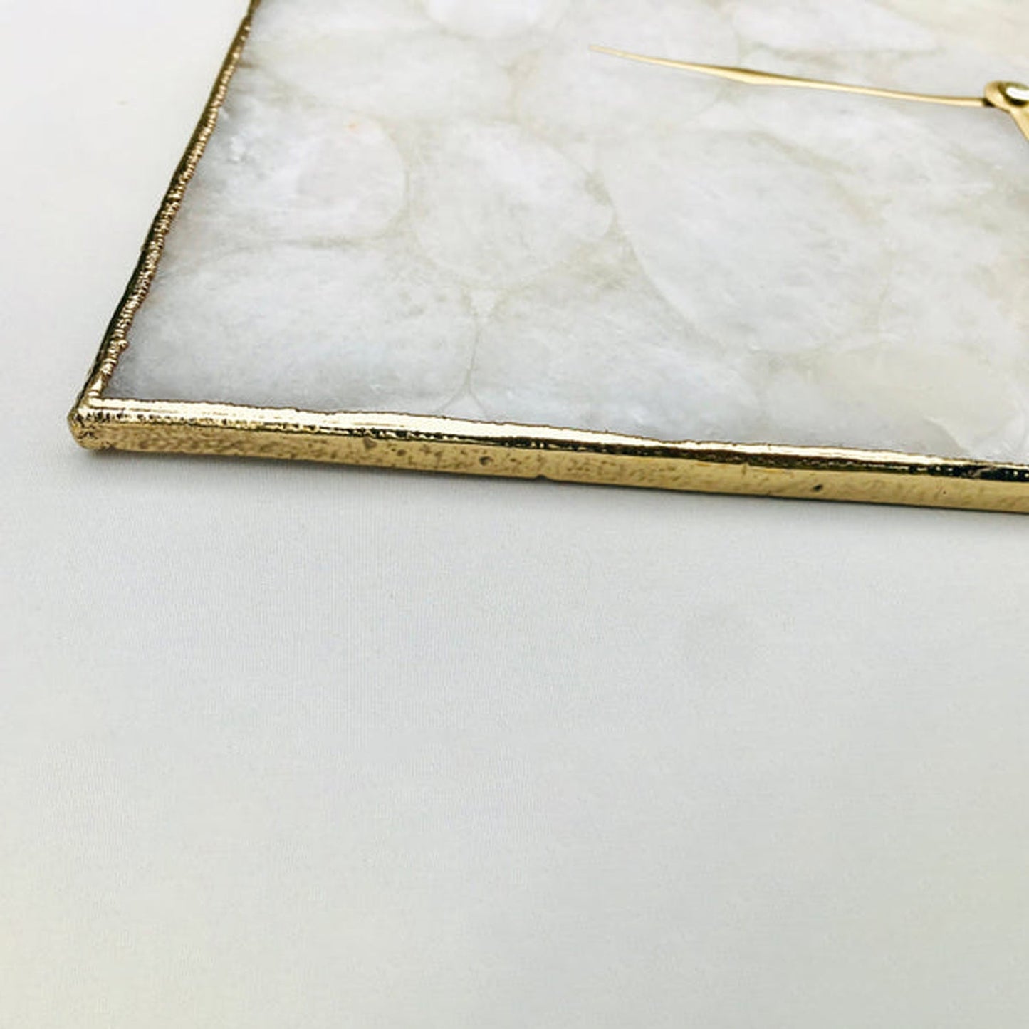 Luksusowy Zegar Ścienny z Białego Kryształowego Agatu